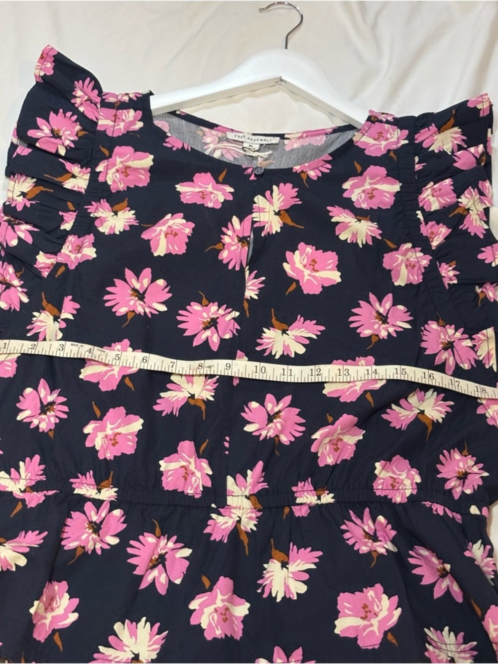 NWT Free Assembly Ruffle Sleeve Floral Blouse in Navy with Pink Flowers, size XL - Picture 6 of 6